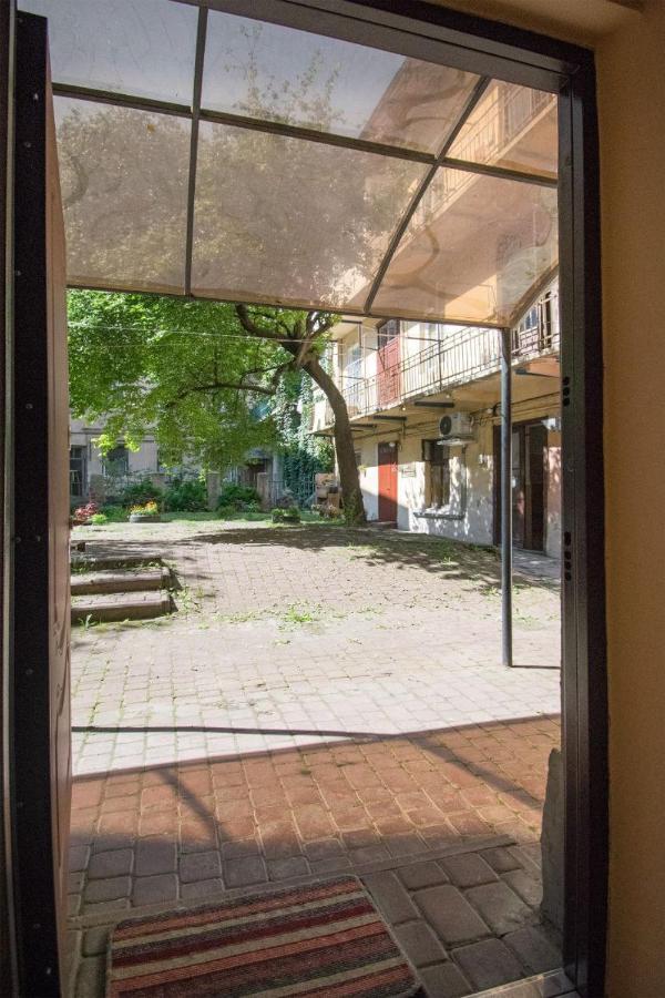 Двокімнатна Квартира У Центрі Міста Львів З Двориком Exteriör bild